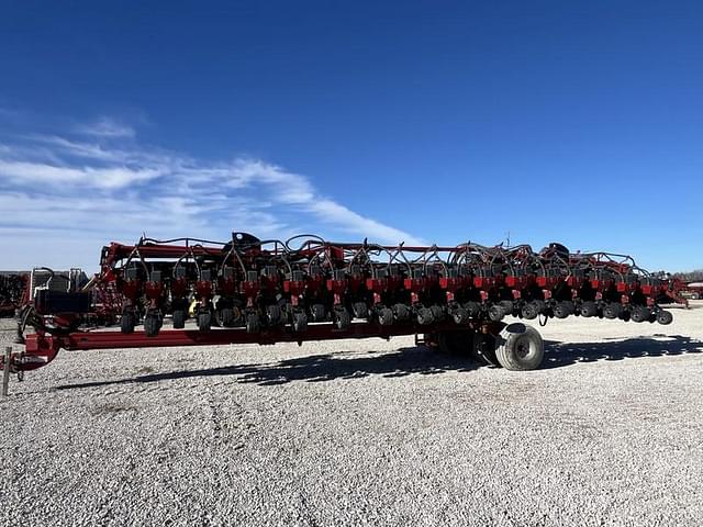 Image of Case IH 1240 equipment image 2