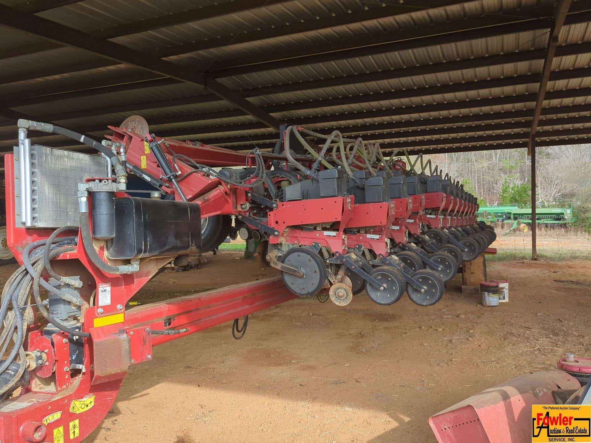 Case IH 1245 Equipment Image0