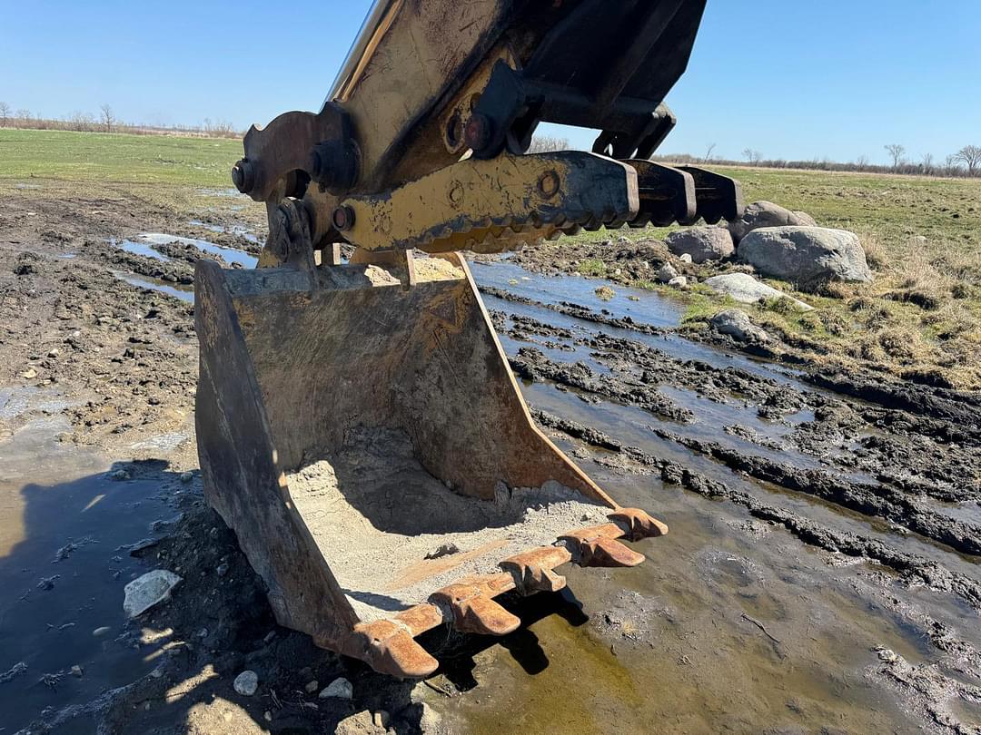 Image of Case 125B Image 1