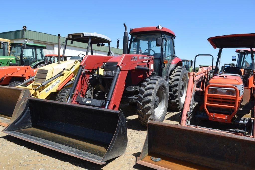 Main image Case IH Farmall 140A