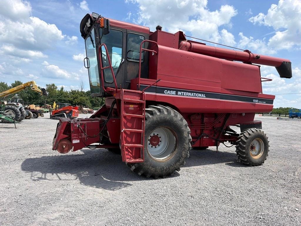 Case IH 1660 Equipment Image0