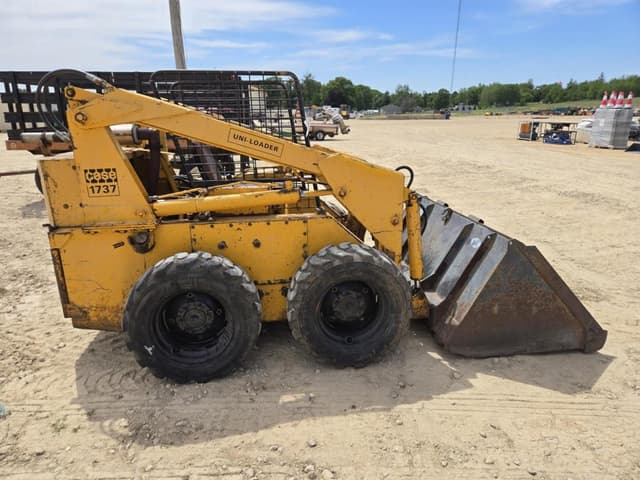 Image of Case 1737 equipment image 1