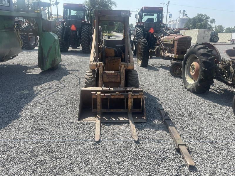 Case 1818 Equipment Image0