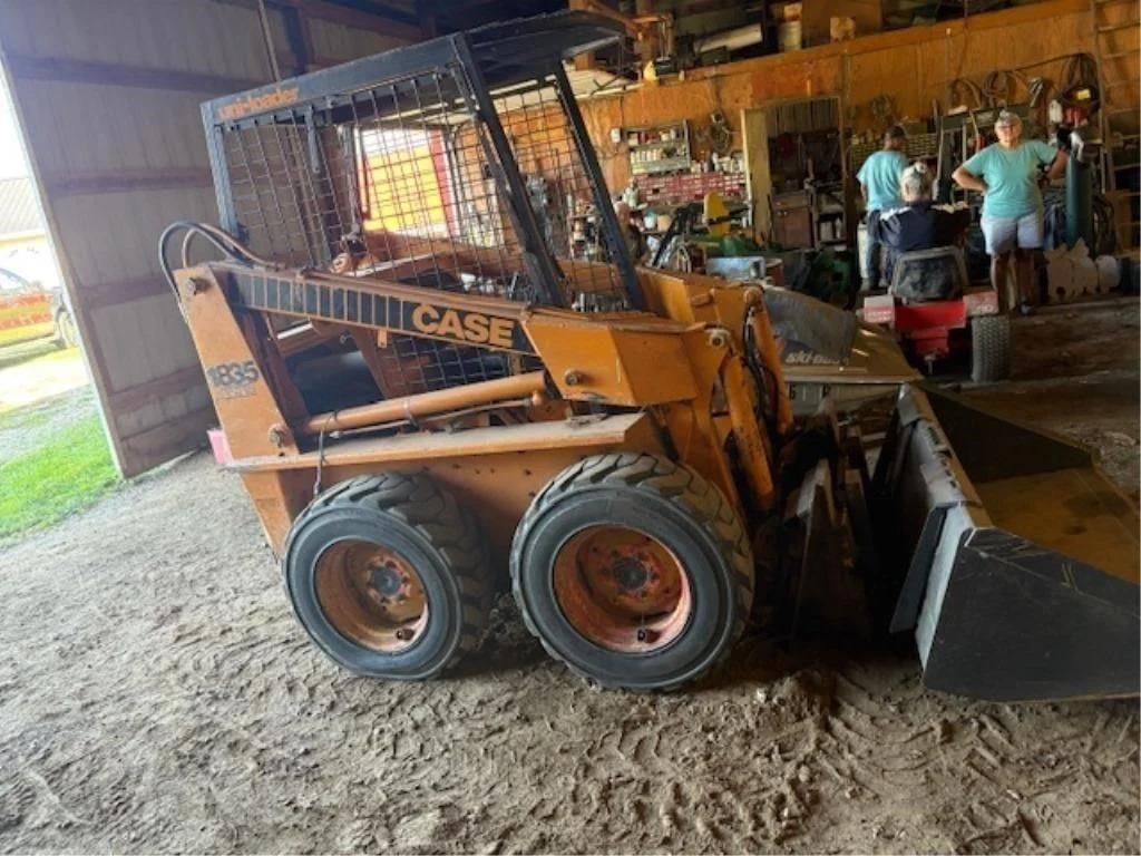 Case 1835 Equipment Image0