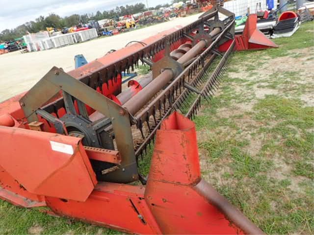 Image of Case IH 820 equipment image 1
