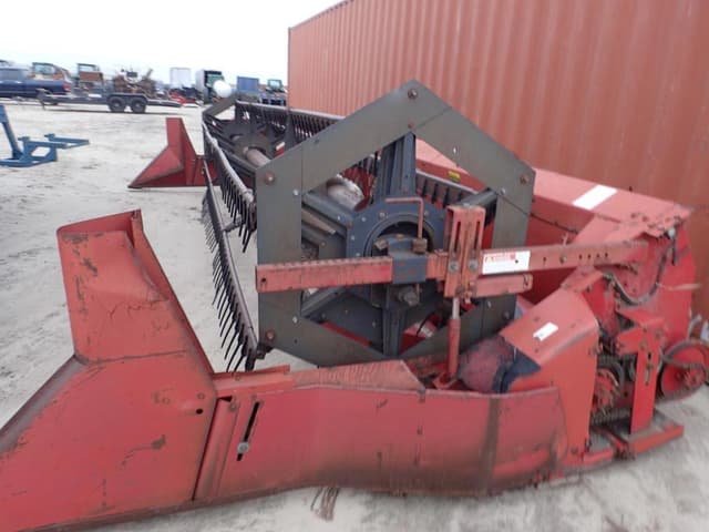 Image of Case IH 820 equipment image 4