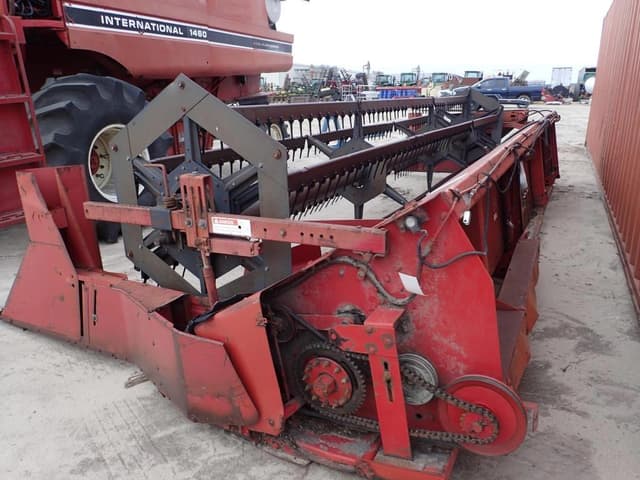 Image of Case IH 820 equipment image 2