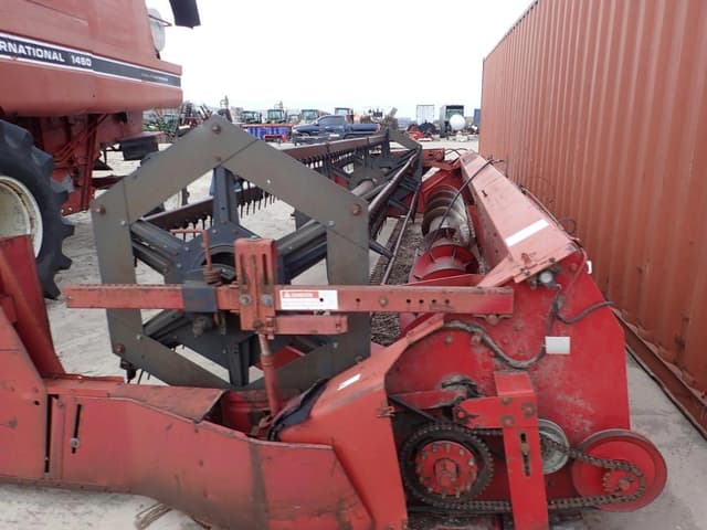 Image of Case IH 820 equipment image 3