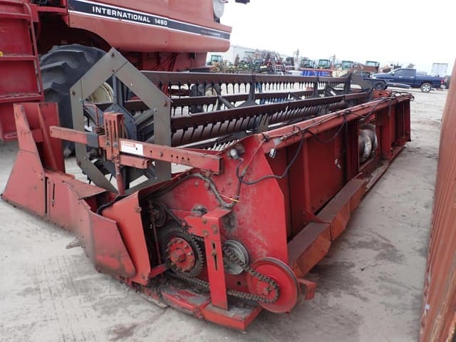 Image of Case IH 820 equipment image 1