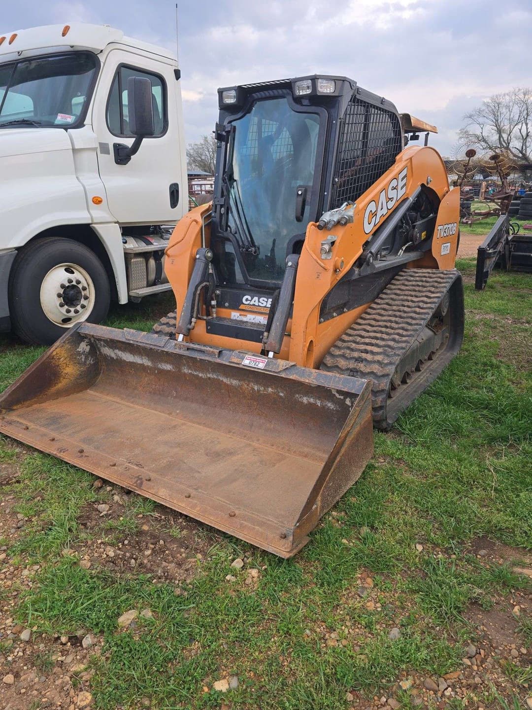 Image of Case TV370B Primary image