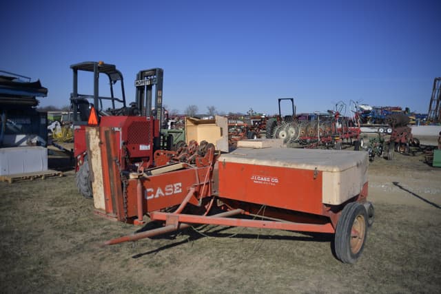 Image of Case 220 equipment image 2