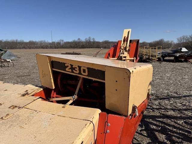 Image of Case 230 equipment image 4