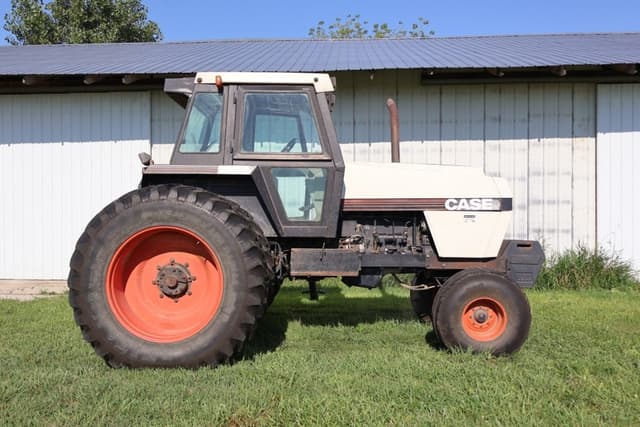 Image of Case 2394 equipment image 2