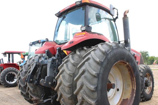 Image of Case IH Magnum 245 equipment image 2