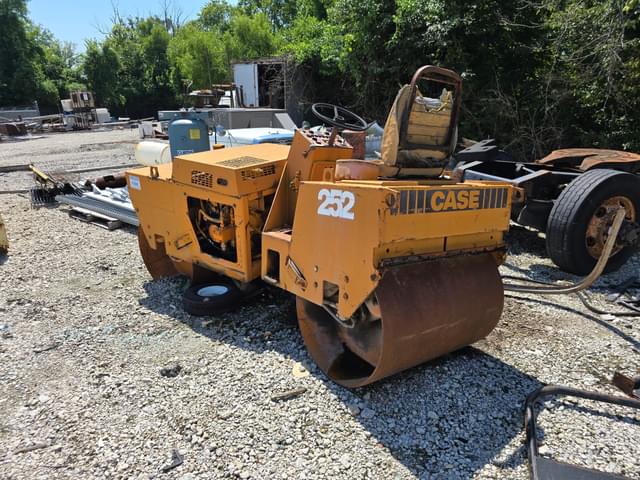 Image of Case 252 equipment image 2