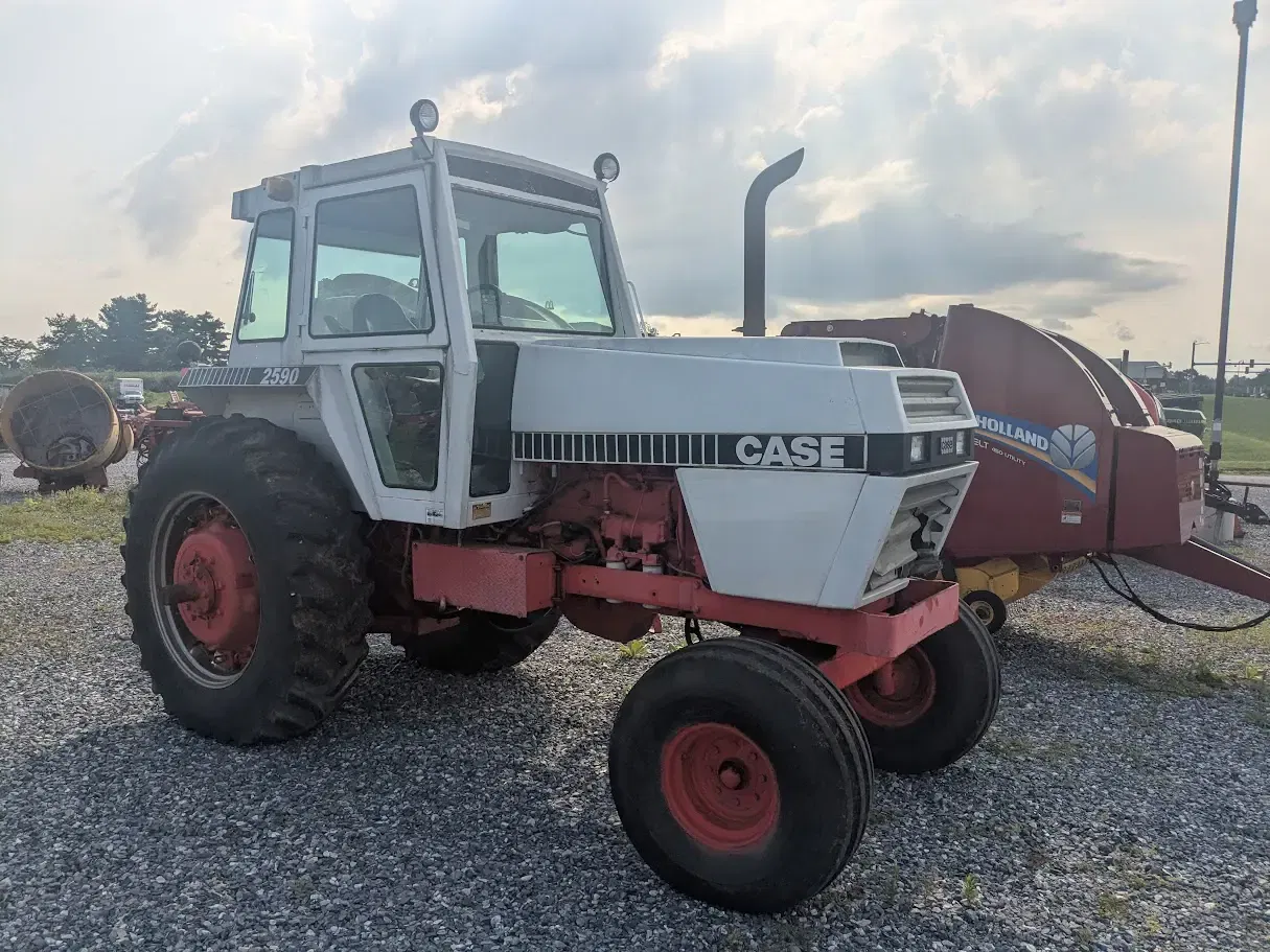 Case 2590 Equipment Image0