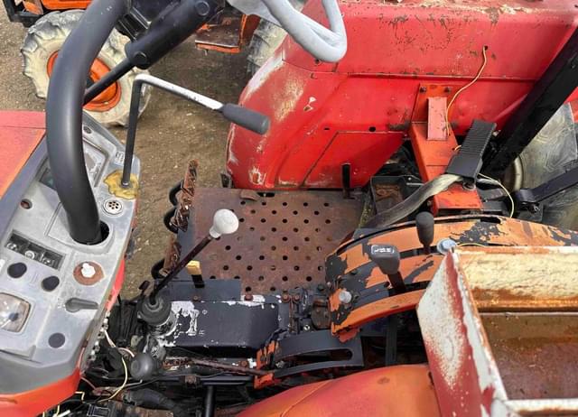 Image of Case IH 265 equipment image 3