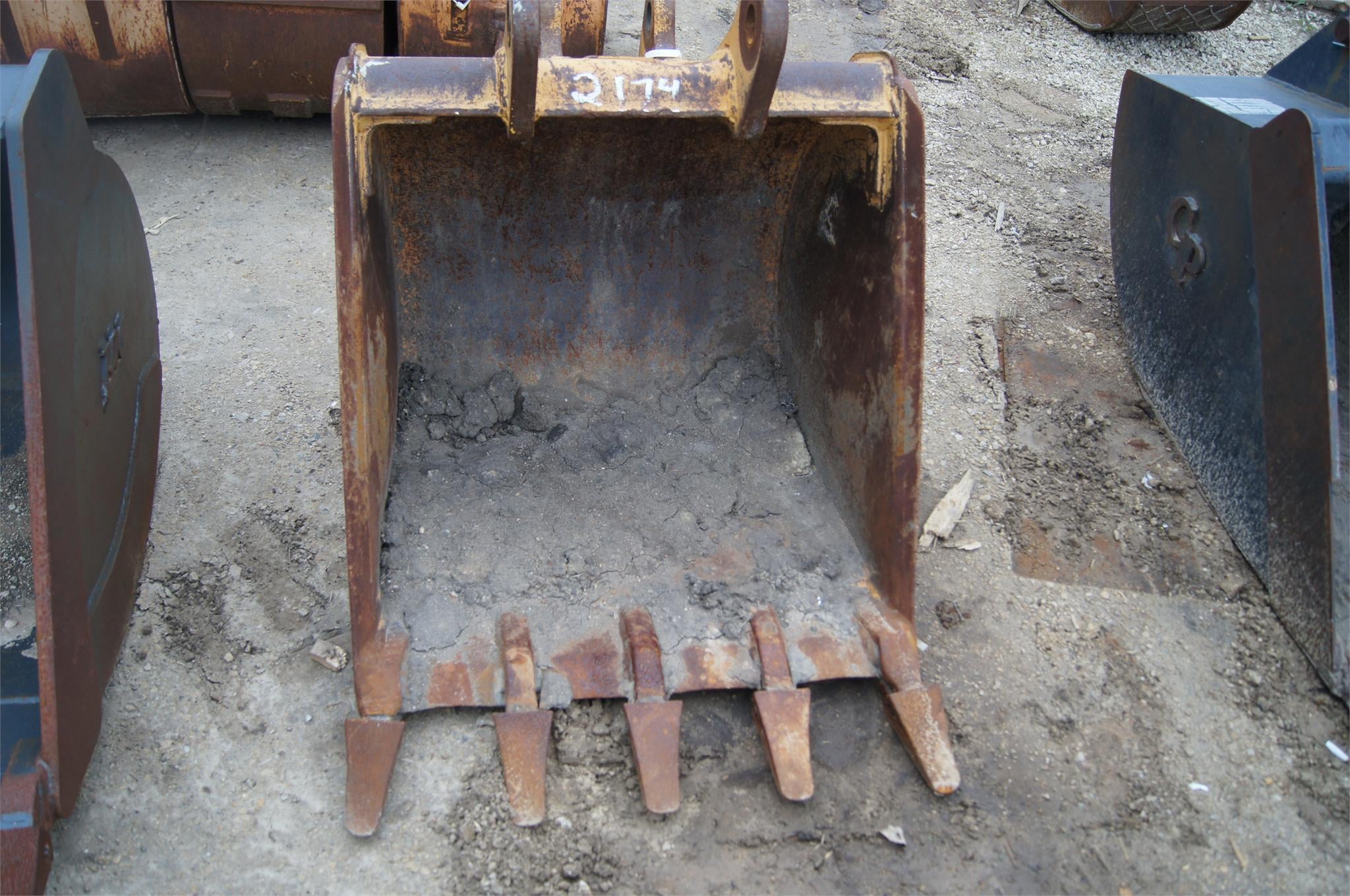 SOLD - Case Bucket Stock No. 2174 Construction | Tractor Zoom