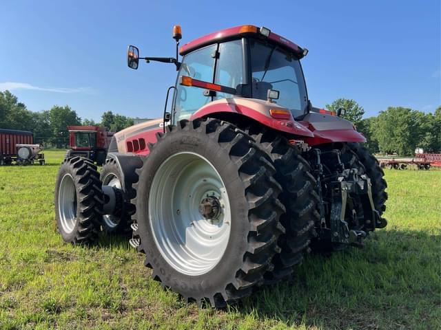 Image of Case IH Magnum 305 equipment image 2