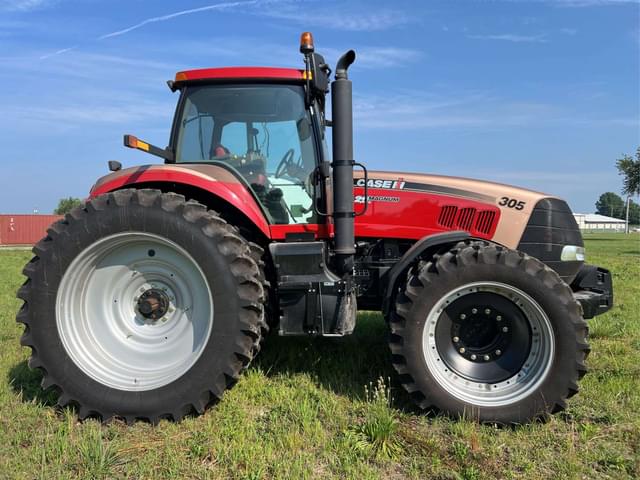 Image of Case IH Magnum 305 equipment image 4