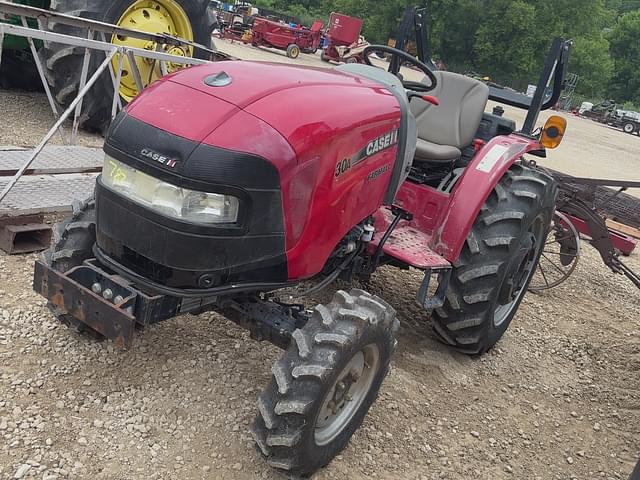 Image of Case IH Farmall 30A equipment image 1