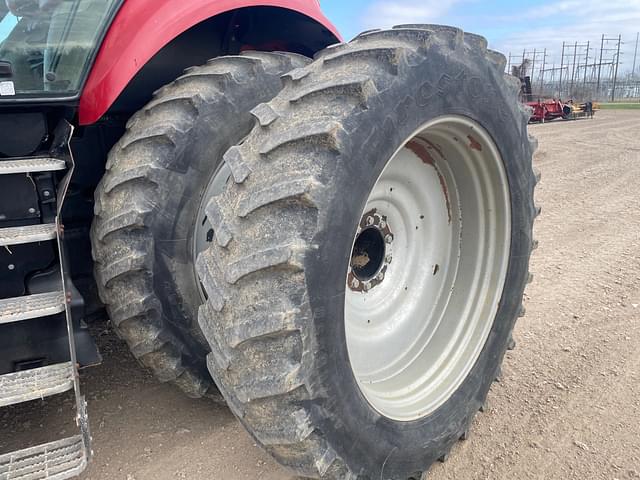 Image of Case IH Magnum 310 equipment image 2