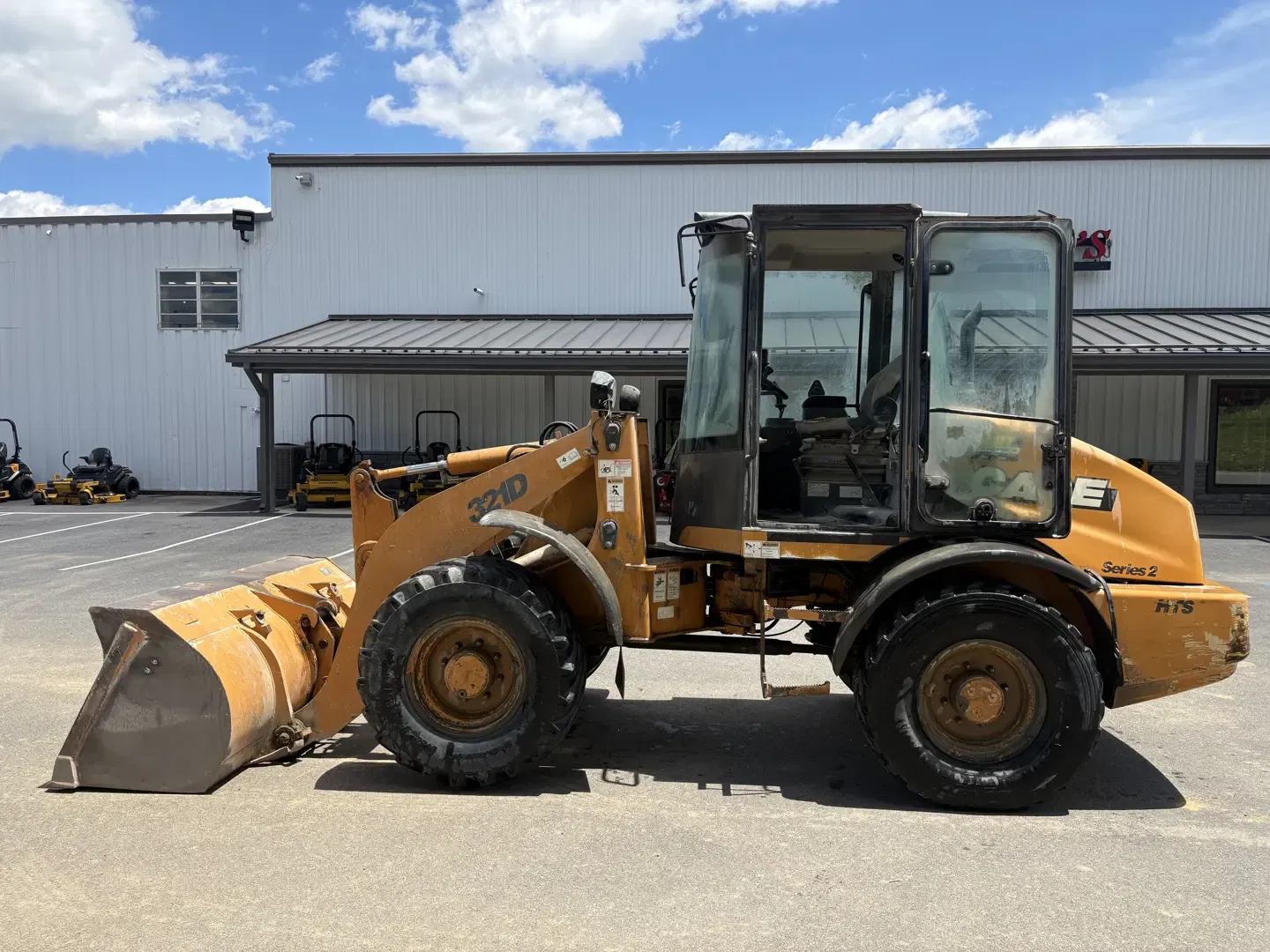 Case 321D Equipment Image0