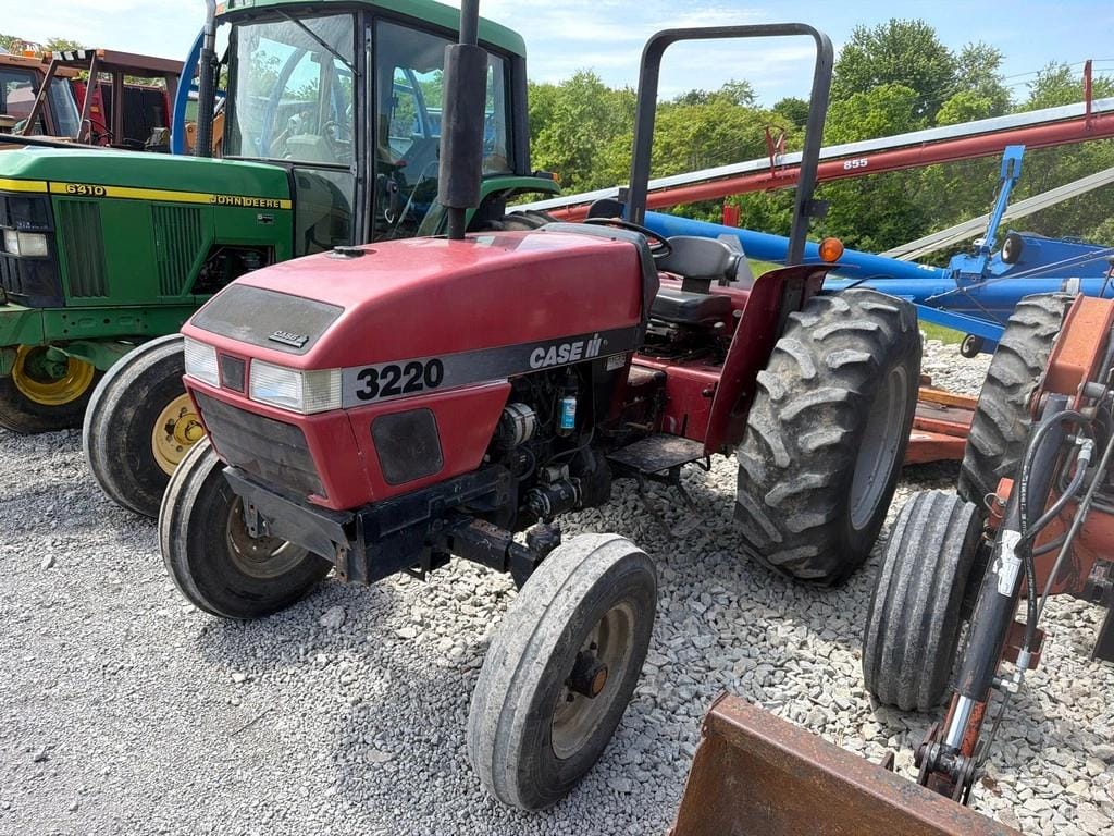 Case IH 3220 Equipment Image0