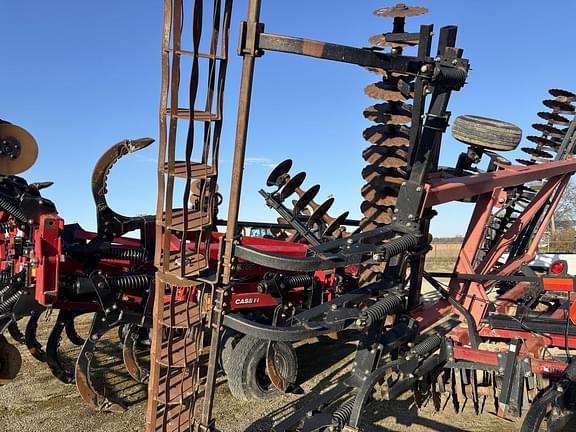 Image of Case IH 330 equipment image 3