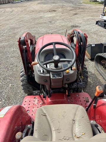 Image of Case IH Farmall 35A equipment image 4