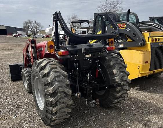 Image of Case IH Farmall 35A equipment image 3