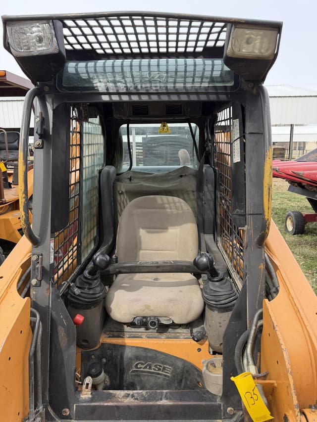 Image of Case 440 equipment image 1