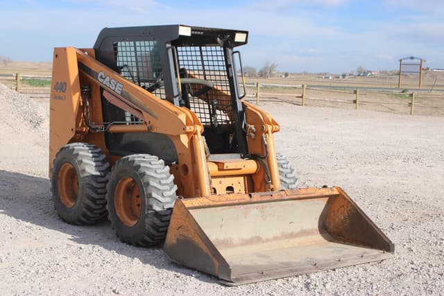 Image of Case 440 equipment image 2