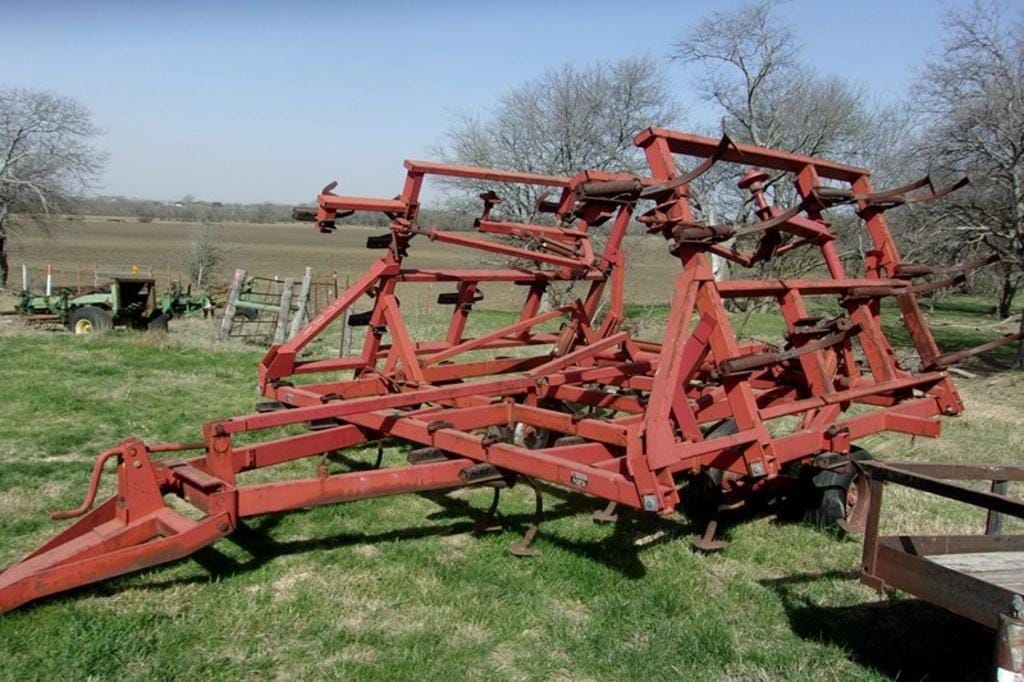 Case 4800 Equipment Image0