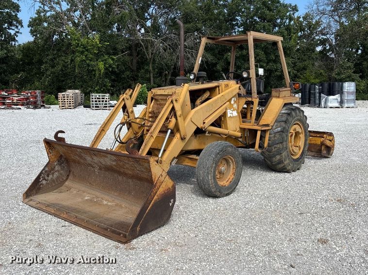 Case 480F Equipment Image0