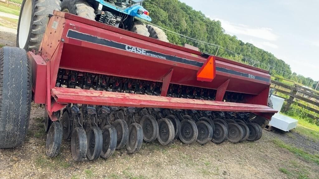 Case IH 5100 Equipment Image0