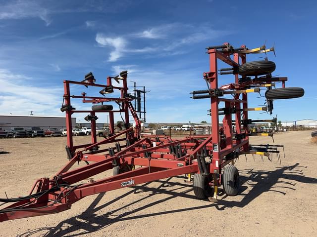 Image of Case 5600 equipment image 1