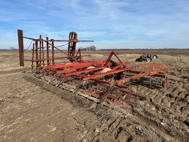 Image of Case IH 568 equipment image 2