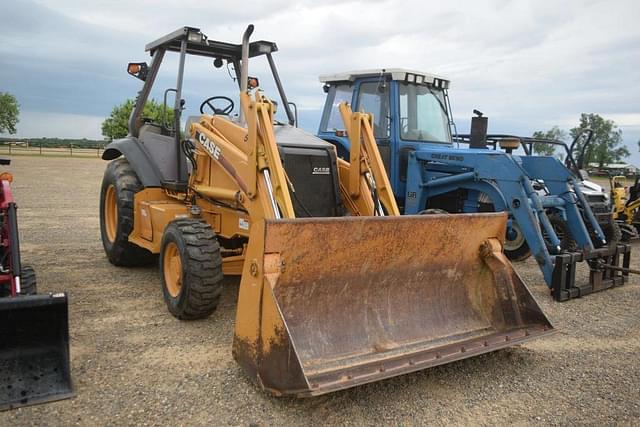 Image of Case 570M XT equipment image 3