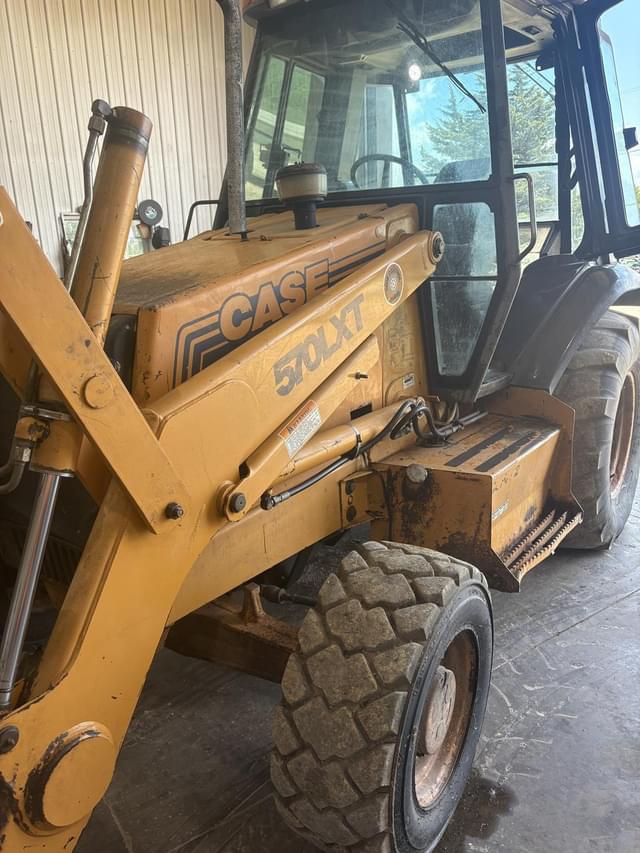Image of Case 570L XT equipment image 1
