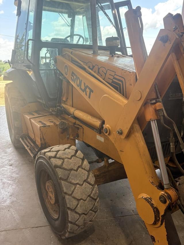 Image of Case 570L XT equipment image 3