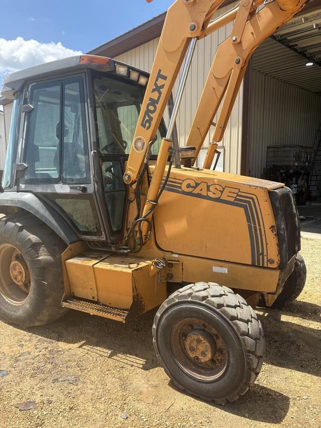 Image of Case 570L XT equipment image 4