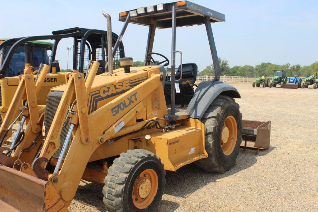 Main image Case 570LXT