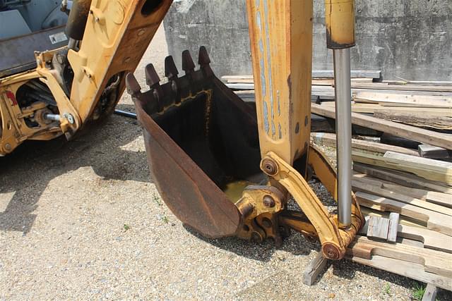 Image of Case 580 equipment image 4