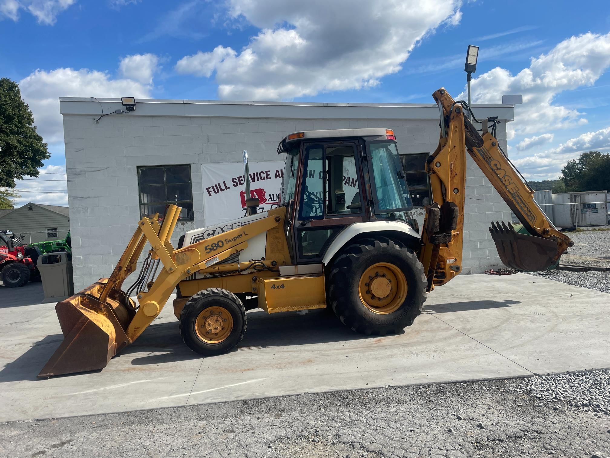 Case 580 Super L Equipment Image0