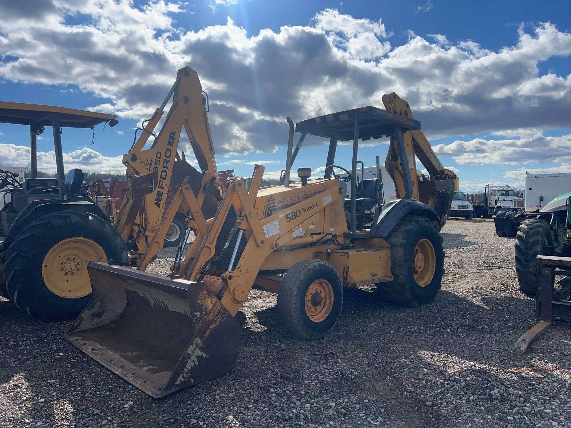 Case 580 Super L Equipment Image0