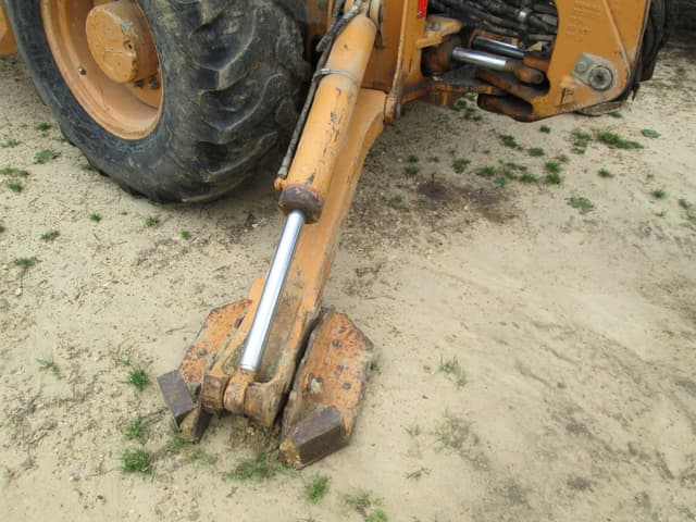 Image of Case 580 Super M Series 2 equipment image 4