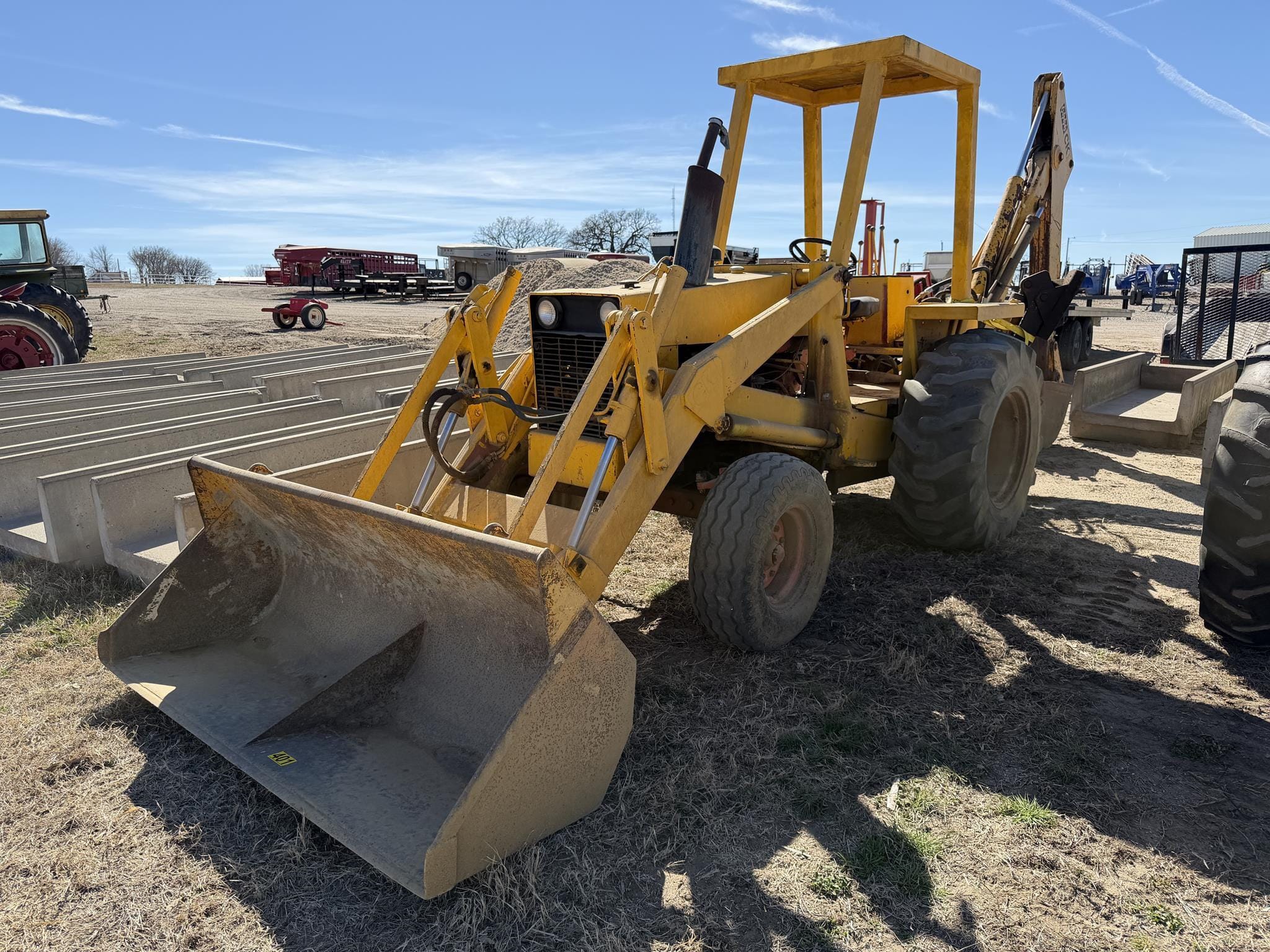 Case 580B Equipment Image0