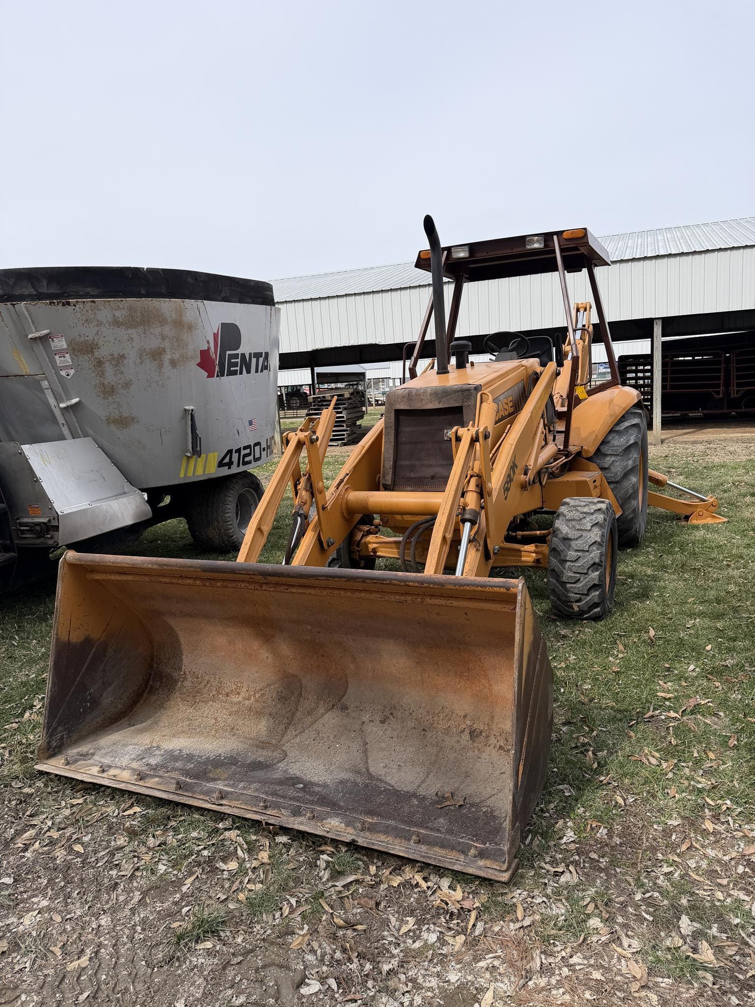 Case 580K Equipment Image0