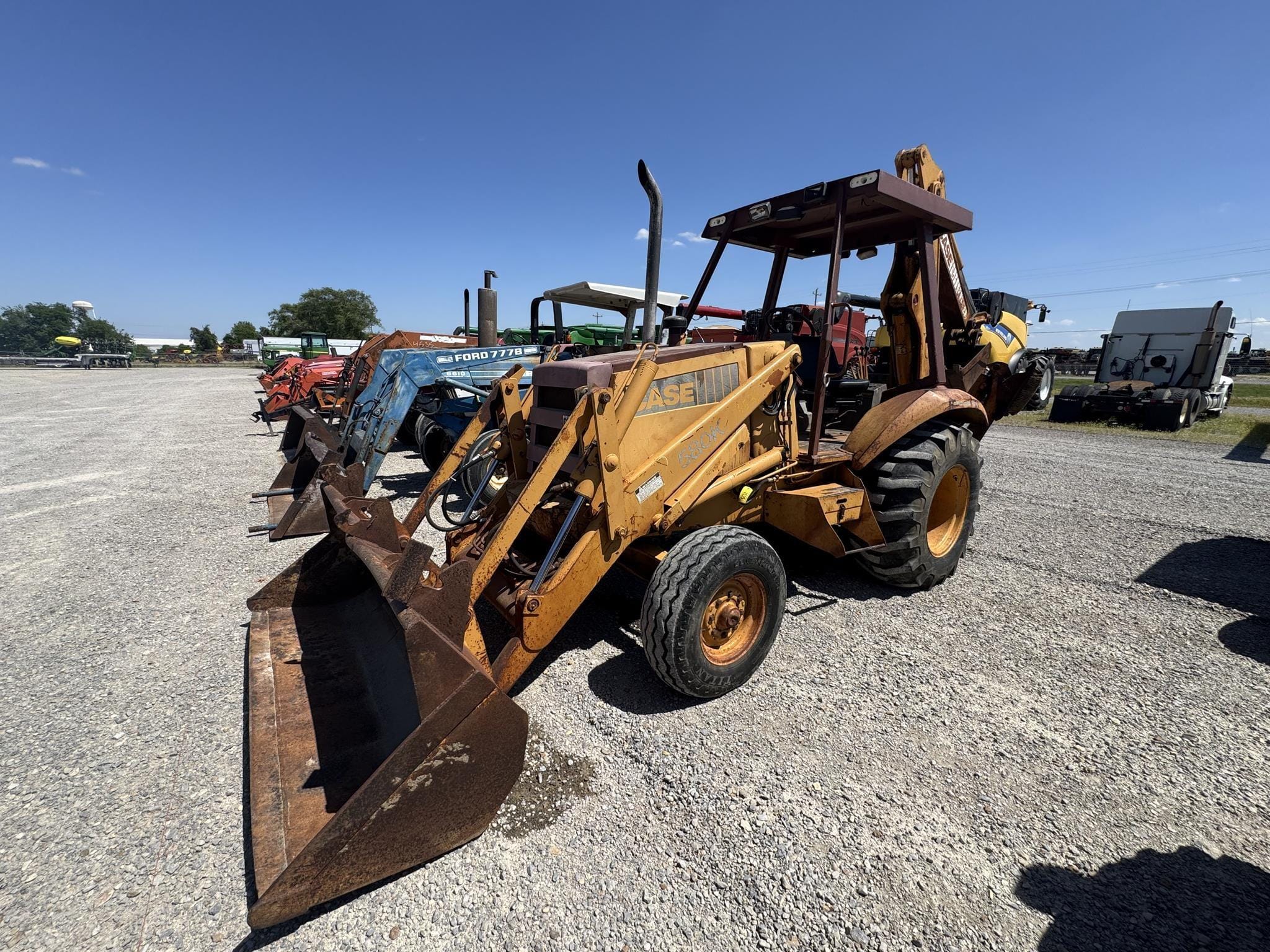 Case 580K Equipment Image0